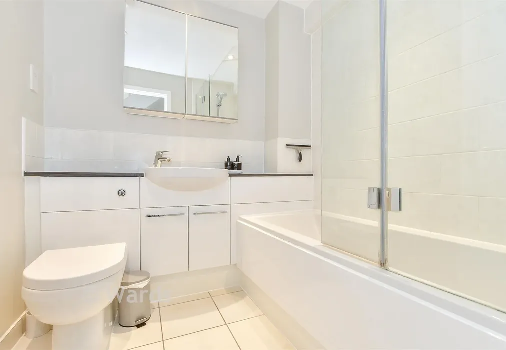 Bathroom - Caldecott Road, Maidstone, Kent - Wards of Kent