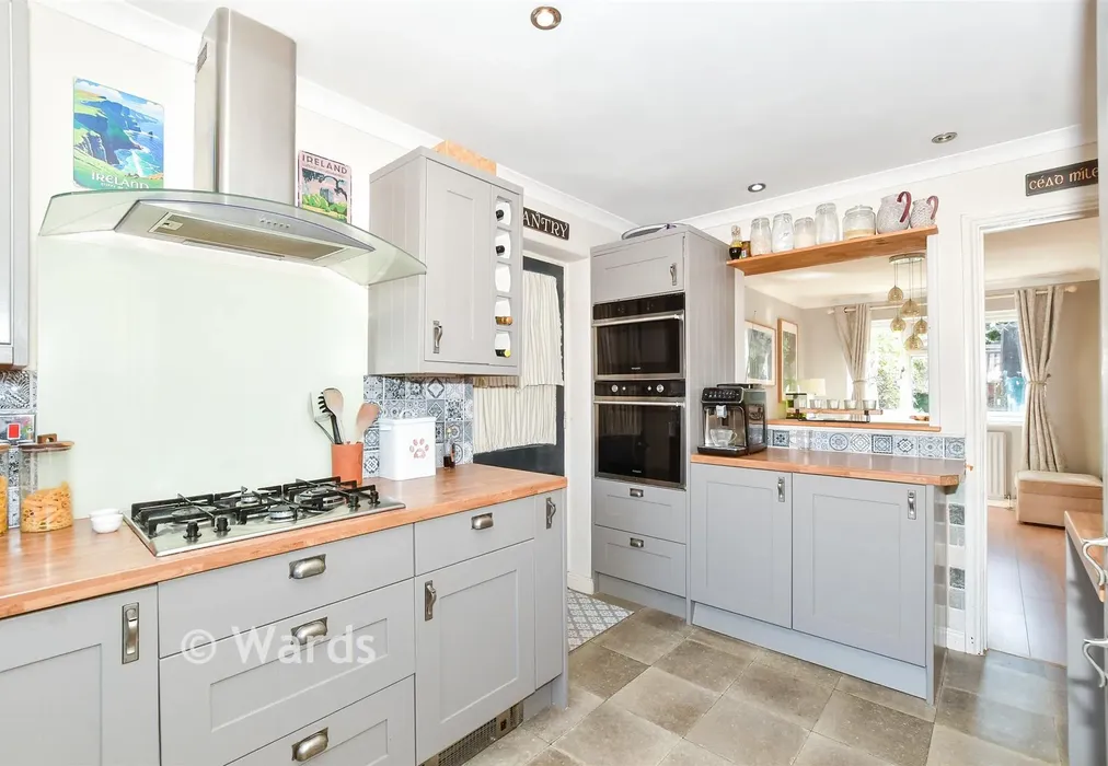Kitchen - Hale Court, East Peckham, Tonbridge, Kent - Wards of Kent