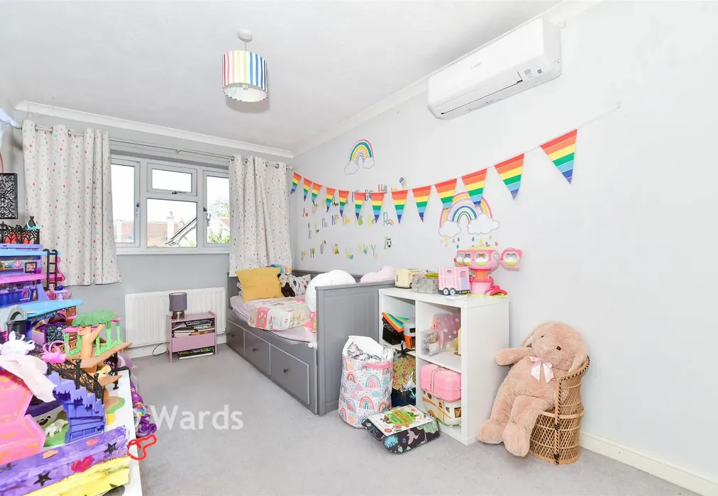 Bedroom 2 - Hale Court, East Peckham, Tonbridge, Kent - Wards of Kent