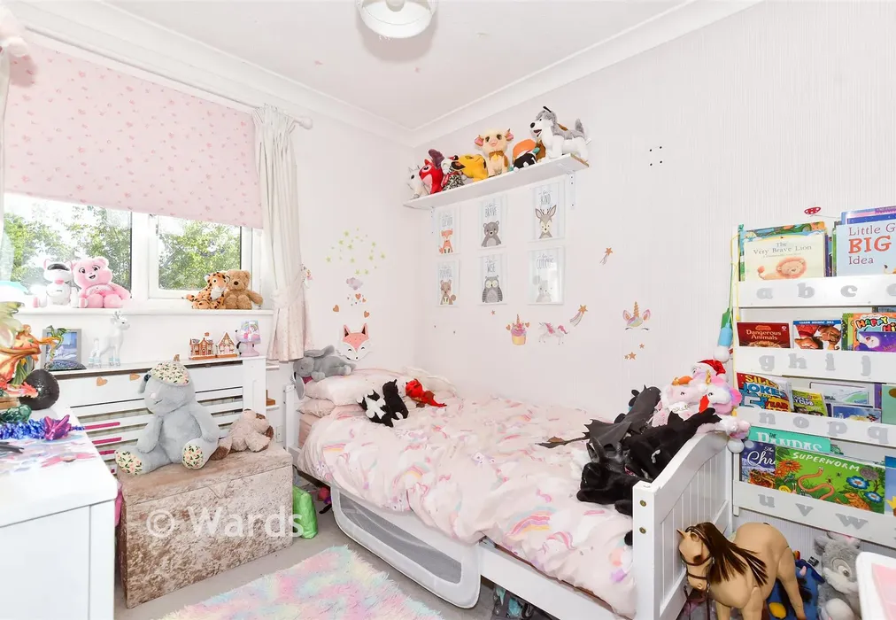 Bedroom 3 - Hale Court, East Peckham, Tonbridge, Kent - Wards of Kent