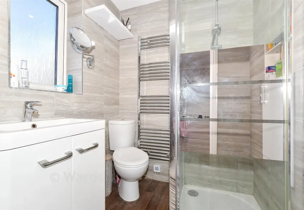 En-Suite Shower Room - Hale Court, East Peckham, Tonbridge, Kent - Wards of Kent