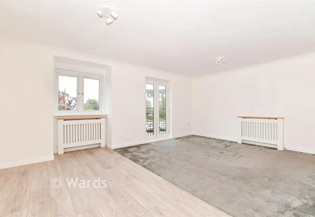 Lounge/Diner - Sherwood Avenue, Larkfield, Aylesford, Kent - Wards of Kent