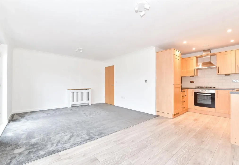 Lounge/Diner - Sherwood Avenue, Larkfield, Aylesford, Kent - Wards of Kent