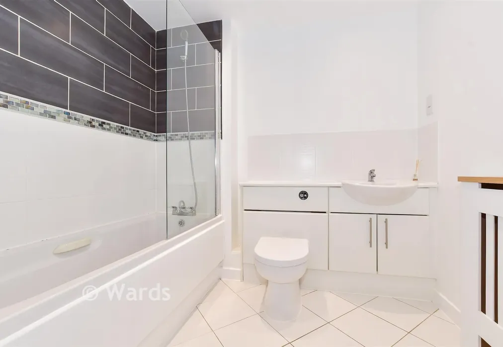 Bathroom - Sherwood Avenue, Larkfield, Aylesford, Kent - Wards of Kent