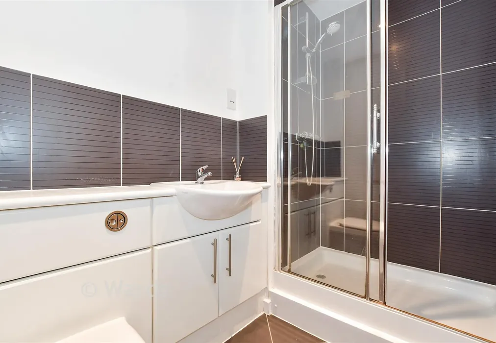 En-Suite Shower Room - Sherwood Avenue, Larkfield, Aylesford, Kent - Wards of Kent