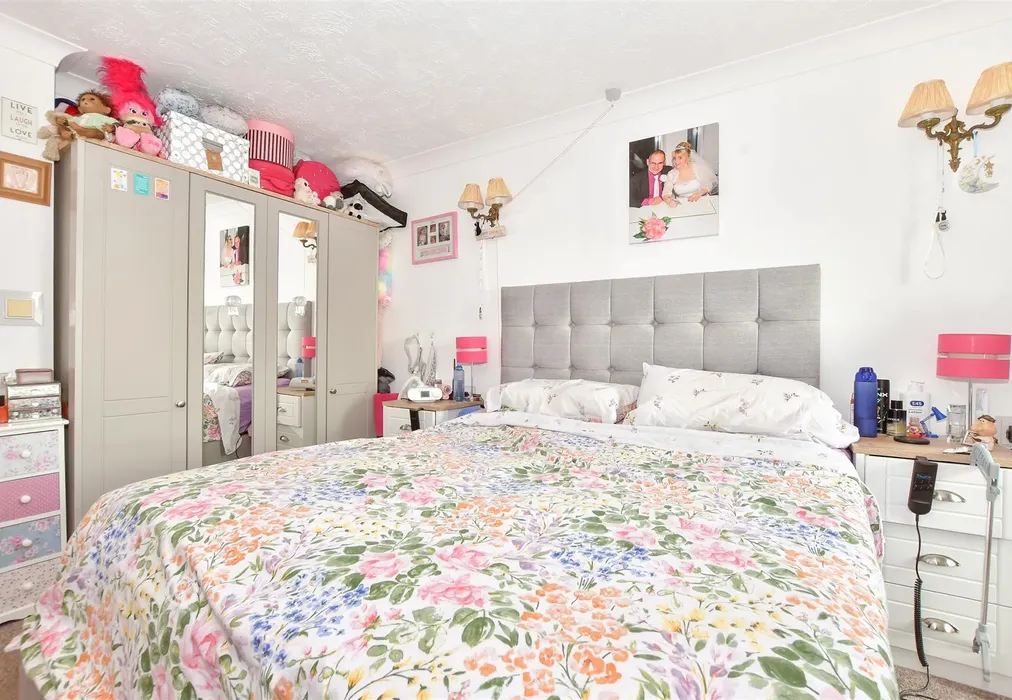 Bedroom 1 - Pleydell Gardens, Folkestone, Kent - Wards of Kent