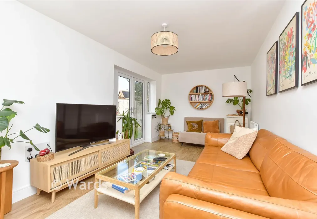 Lounge - Bethell Road, Faversham, Kent - Wards of Kent