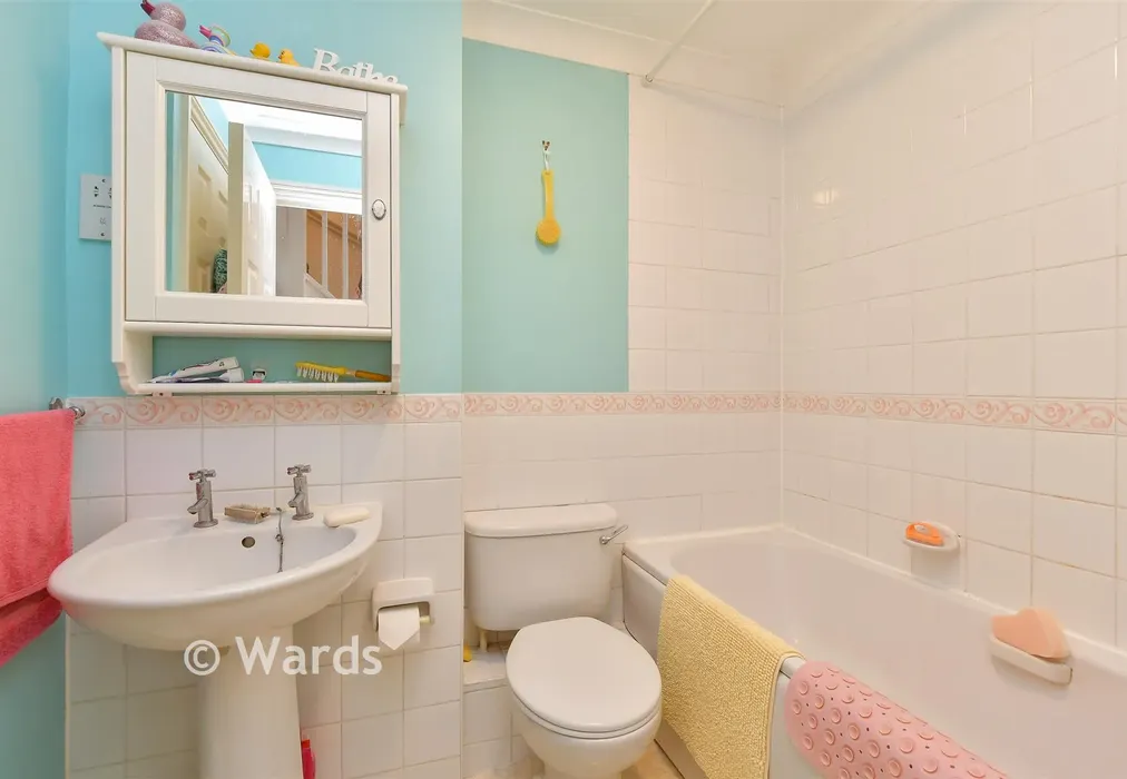 Bathroom - Fielding Street, Faversham, Kent - Wards of Kent