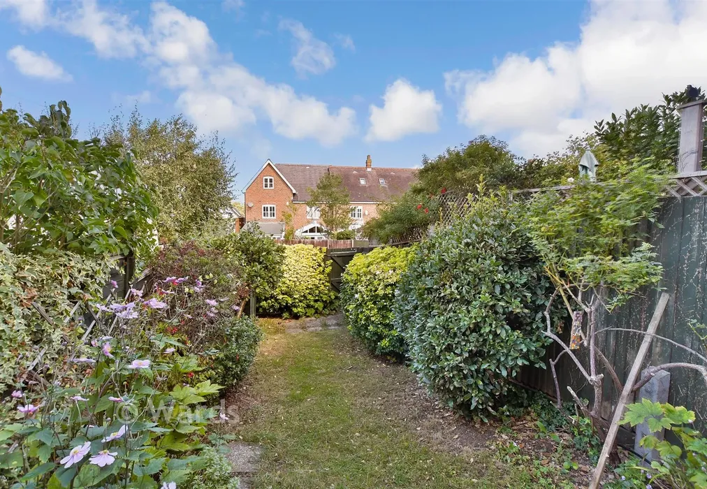 Rear Garden - Fielding Street, Faversham, Kent - Wards of Kent