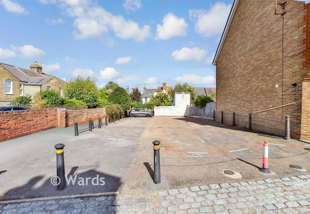 Driveway/Parking - Fielding Street, Faversham, Kent - Wards of Kent