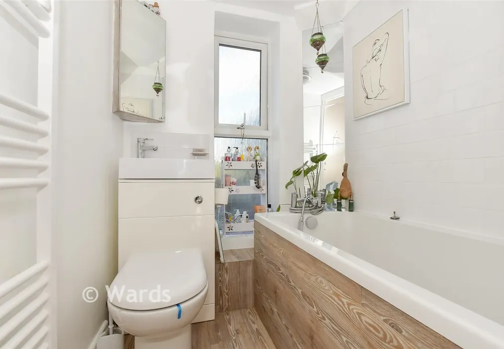 Bathroom - Clarendon Road, Dover, Kent - Wards of Kent