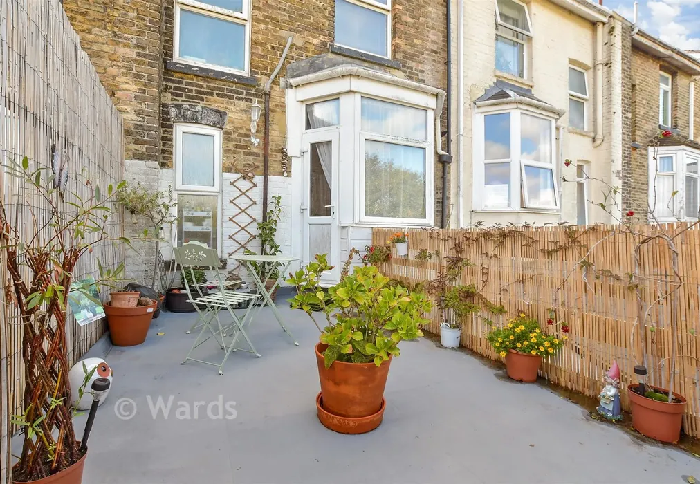 Balcony / Terrace - Clarendon Road, Dover, Kent - Wards of Kent