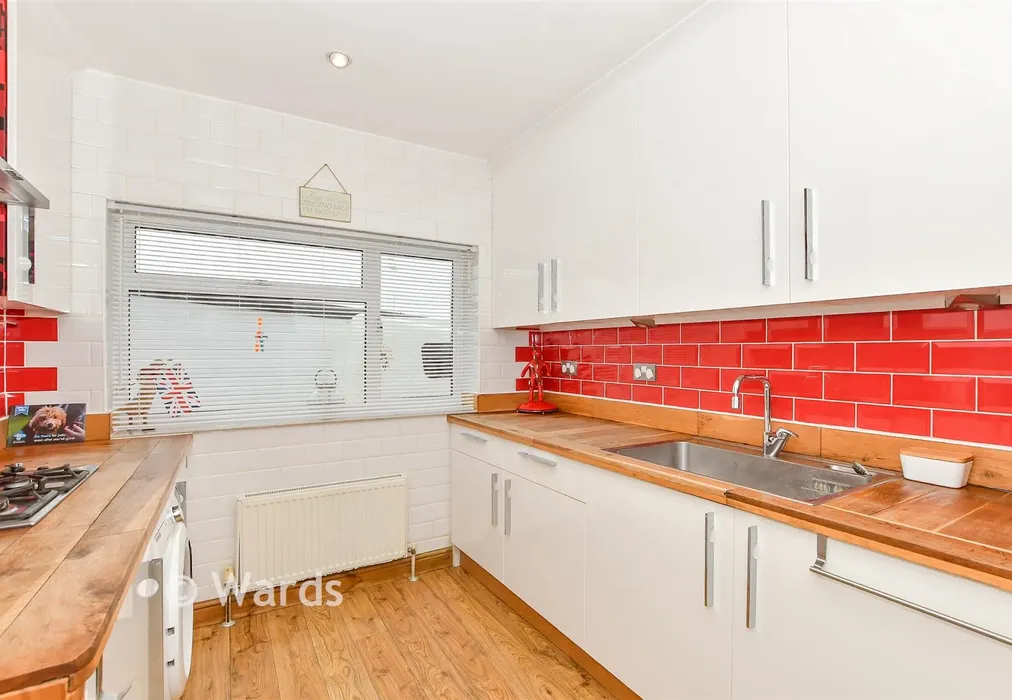 Kitchen - Hever Wood Road, West Kingsdown, Sevenoaks, Kent - Wards of Kent