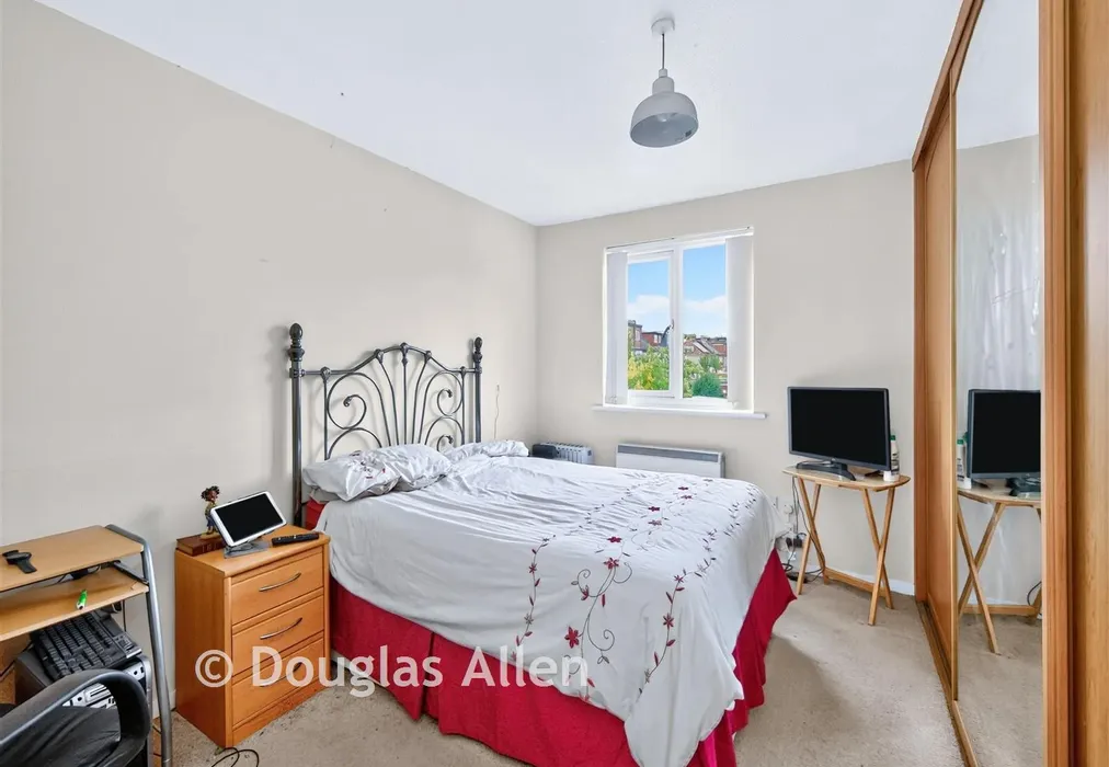Bedroom 1 - Overton Drive, Chadwell Heath, Essex - Wards of Kent