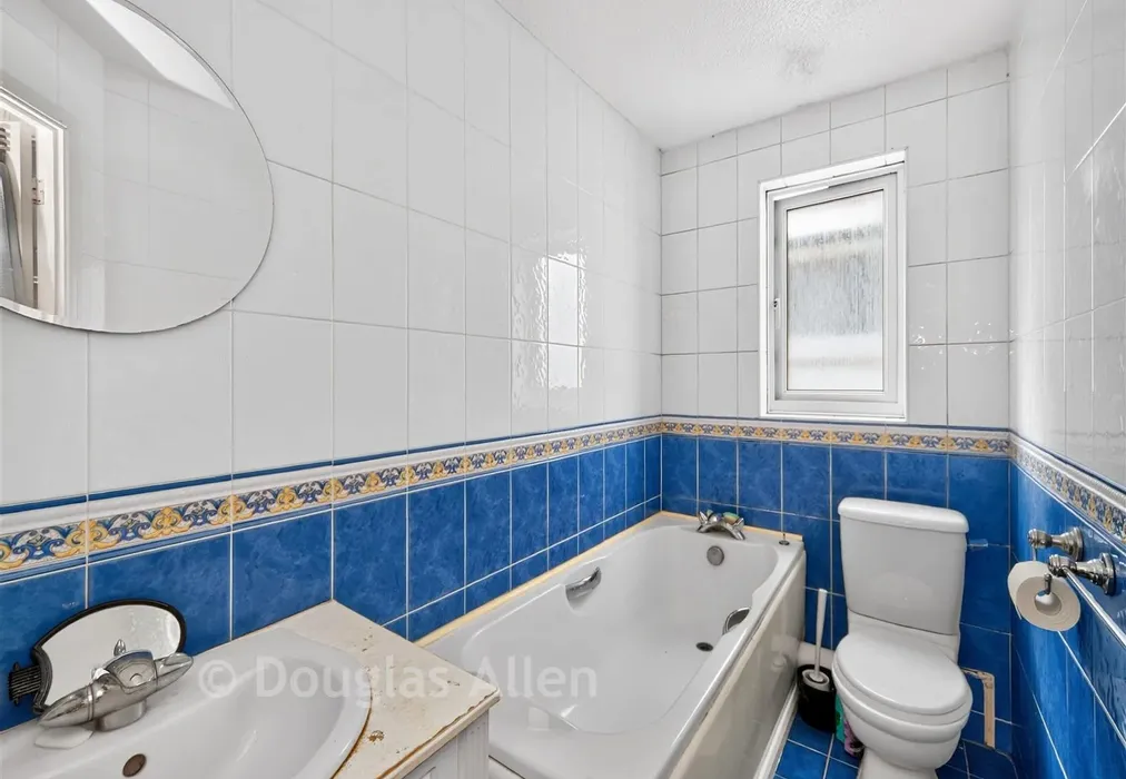 Bathroom - Overton Drive, Chadwell Heath, Essex - Wards of Kent