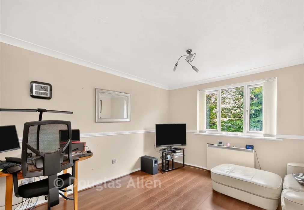 Lounge - Overton Drive, Chadwell Heath, Essex - Wards of Kent