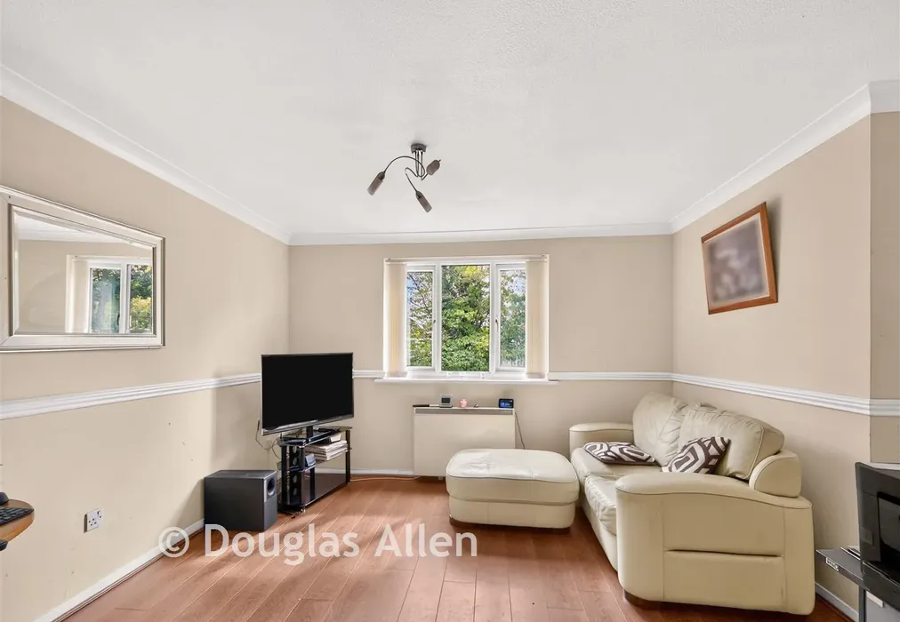 Lounge - Overton Drive, Chadwell Heath, Essex - Wards of Kent