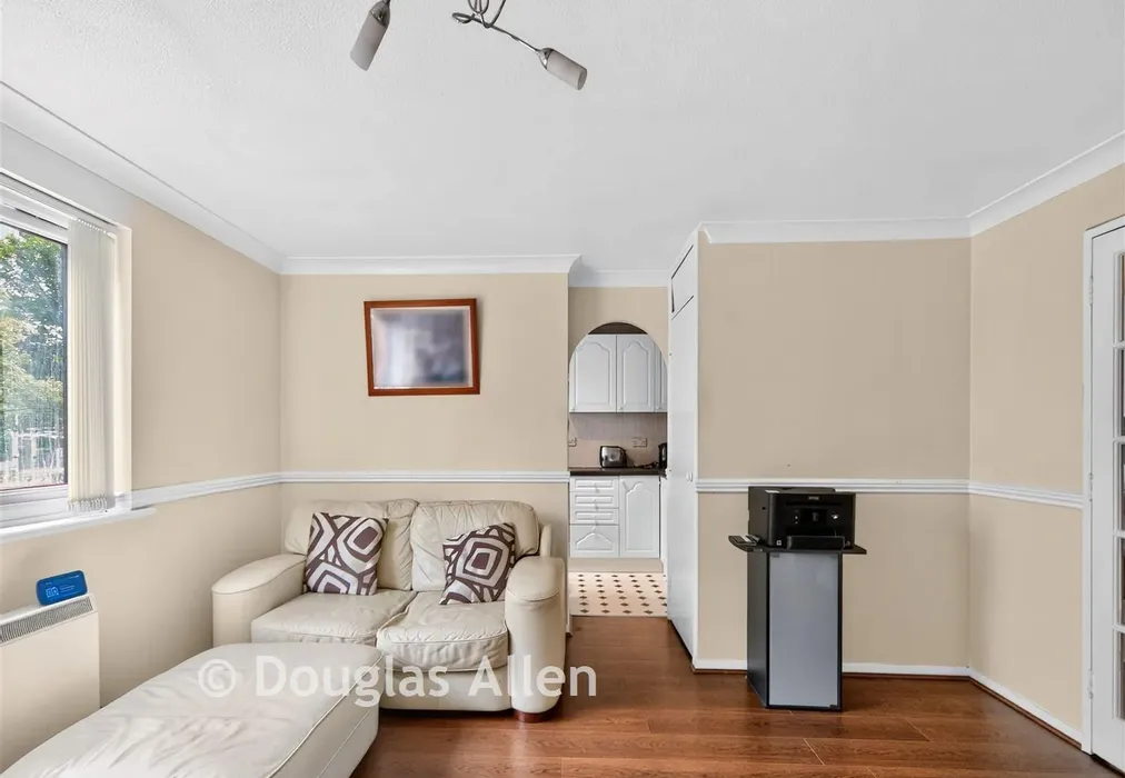 Lounge - Overton Drive, Chadwell Heath, Essex - Wards of Kent