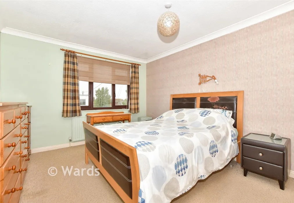 Bedroom 1 - Coast Drive, Greatstone, New Romney, Kent - Wards of Kent