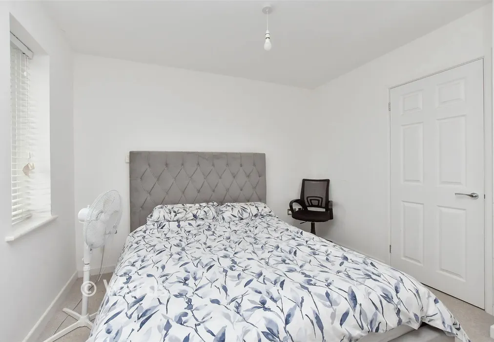 Bedroom 1 - Lucas Close, Queenborough, Sheerness, Kent - Wards of Kent