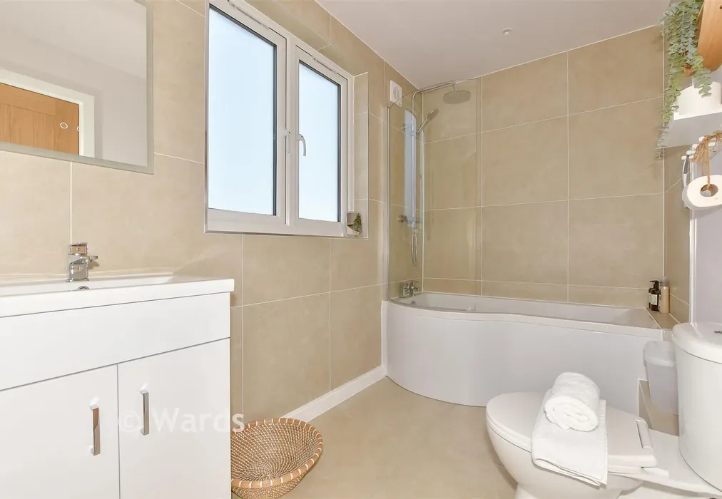 Bathroom - St. Swithin's Road, Whitstable, Kent - Wards of Kent