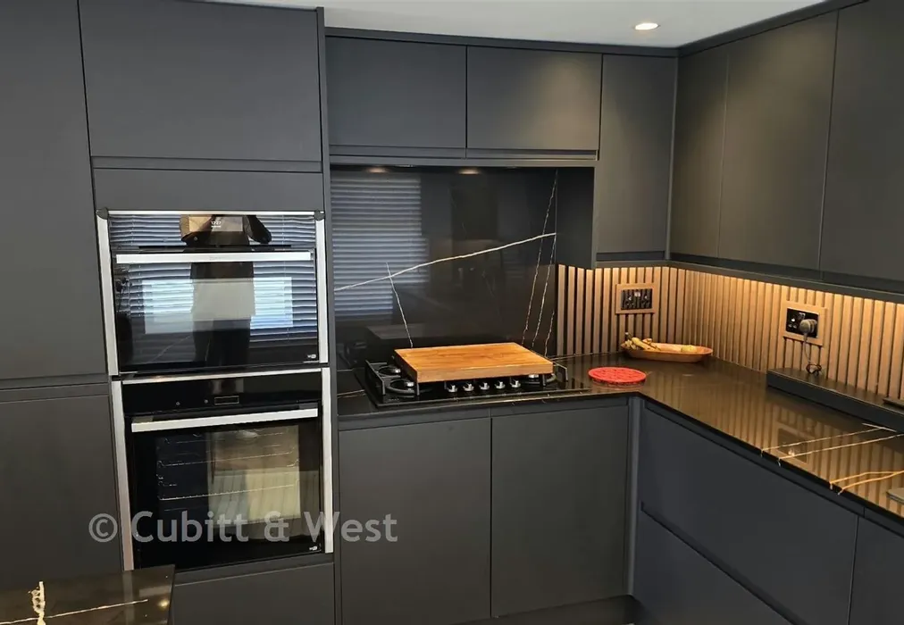 Kitchen - Thornlea Court, Thornlea Park, West Sussex - Wards of Kent