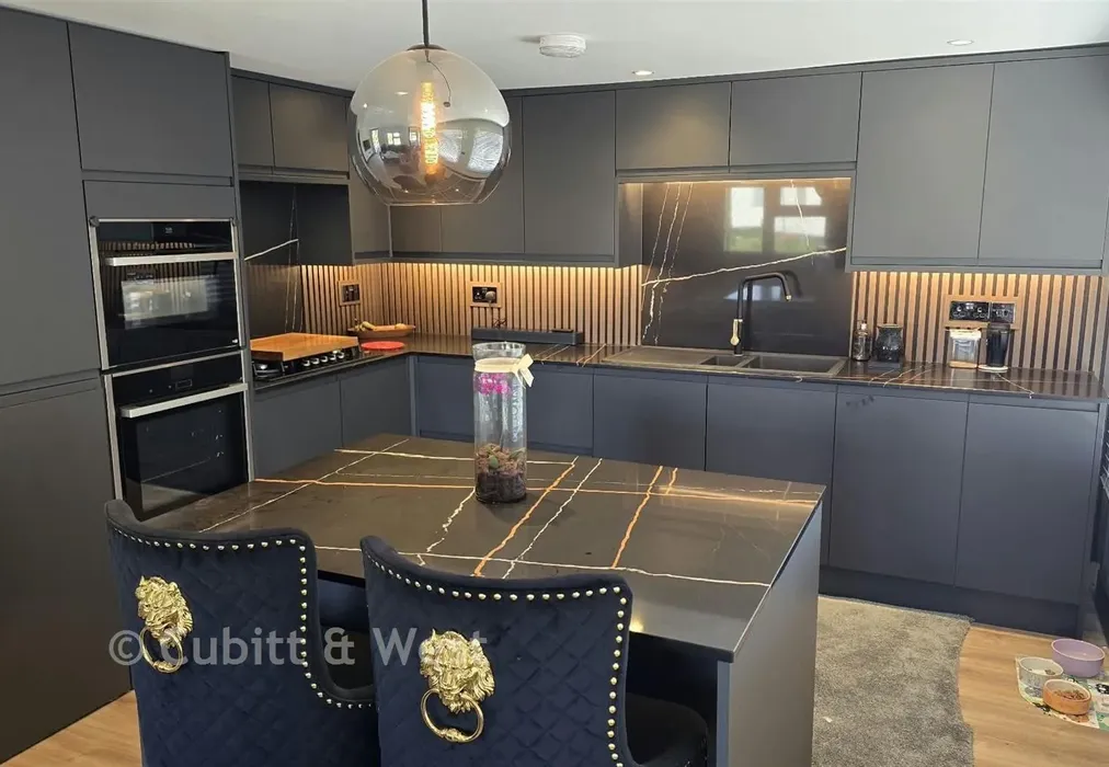 Kitchen - Thornlea Court, Thornlea Park, West Sussex - Wards of Kent