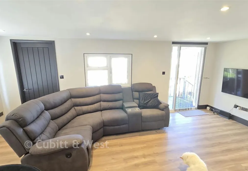 Lounge - Thornlea Court, Thornlea Park, West Sussex - Wards of Kent