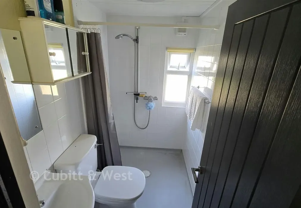 Shower Room - Thornlea Court, Thornlea Park, West Sussex - Wards of Kent