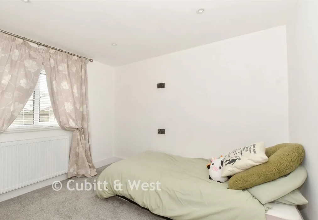 Bedroom 2 - Thornlea Court, Thornlea Park, West Sussex - Wards of Kent