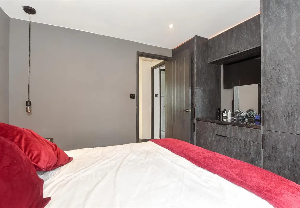 Bedroom 1 - Thornlea Court, Thornlea Park, West Sussex - Wards of Kent