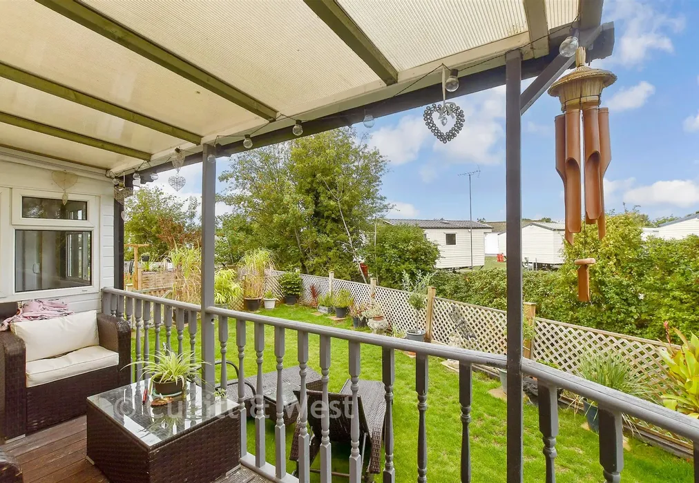 Balcony / Terrace - Thornlea Court, Thornlea Park, West Sussex - Wards of Kent