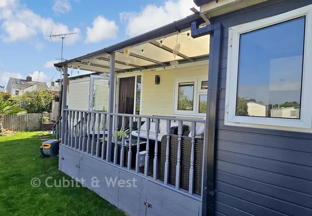 Terrace - Thornlea Court, Thornlea Park, West Sussex - Wards of Kent
