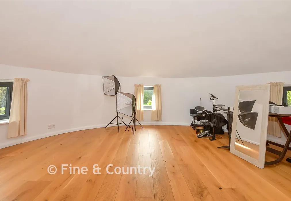 Bedroom 3 - The Slade, Lamberhurst, Kent - Wards of Kent