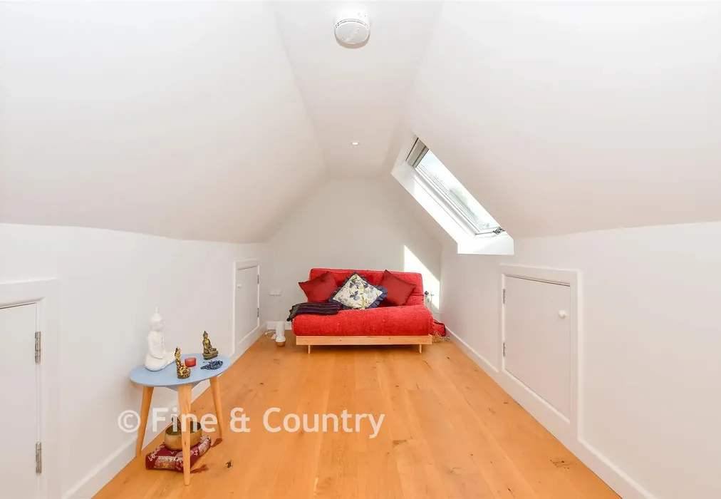 Bedroom 5 - The Slade, Lamberhurst, Kent - Wards of Kent