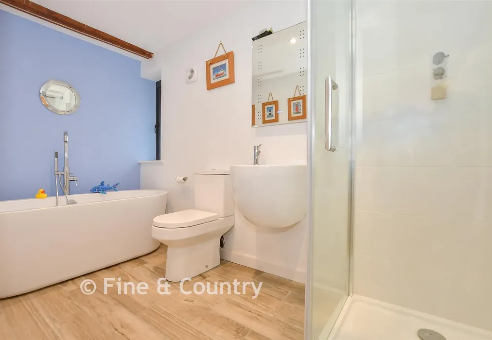Bathroom - The Slade, Lamberhurst, Kent - Wards of Kent