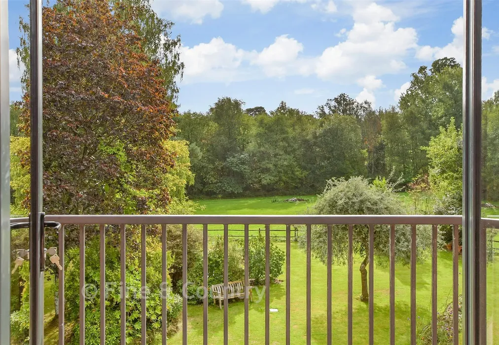 External Lifestyle Photograph - The Slade, Lamberhurst, Kent - Wards of Kent