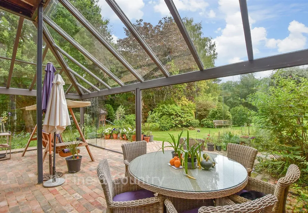 External Feature - The Slade, Lamberhurst, Kent - Wards of Kent