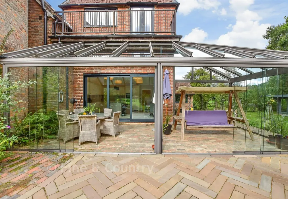 External Feature - The Slade, Lamberhurst, Kent - Wards of Kent