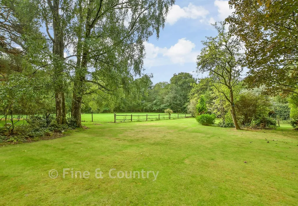 Rear Garden - The Slade, Lamberhurst, Kent - Wards of Kent