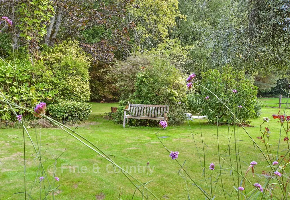 External Lifestyle Photograph - The Slade, Lamberhurst, Kent - Wards of Kent