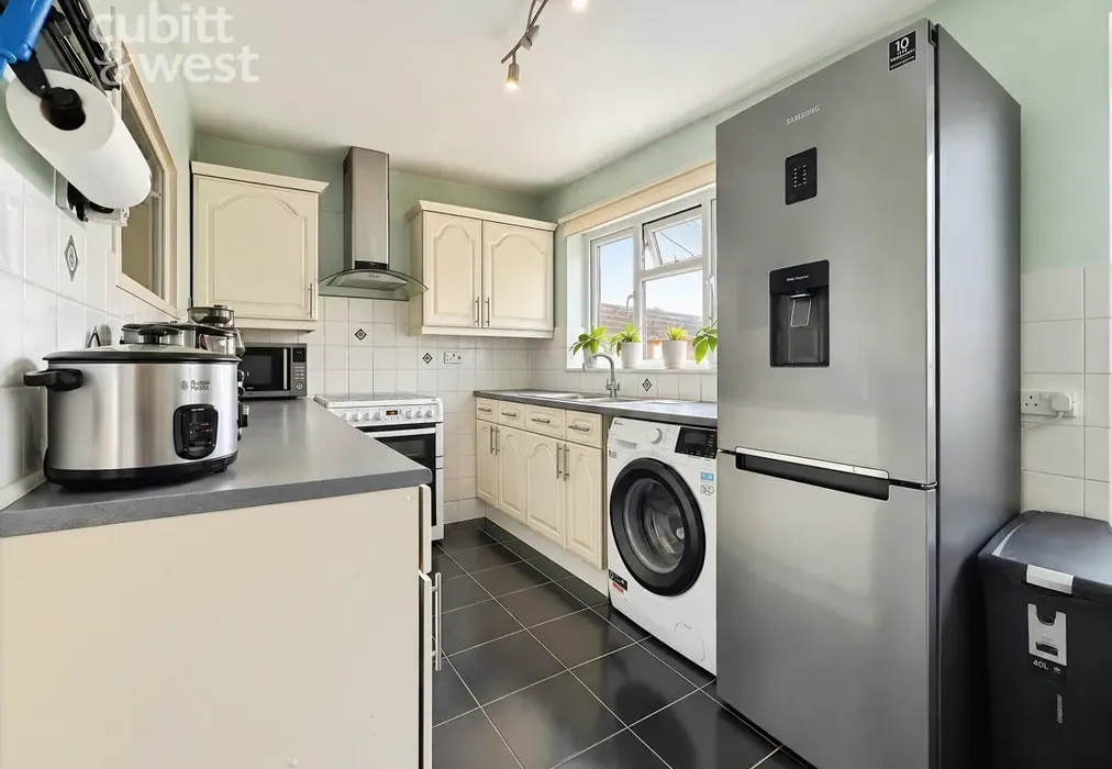 Kitchen - Pelham Rise, Peacehaven, BN10 - Wards of Kent