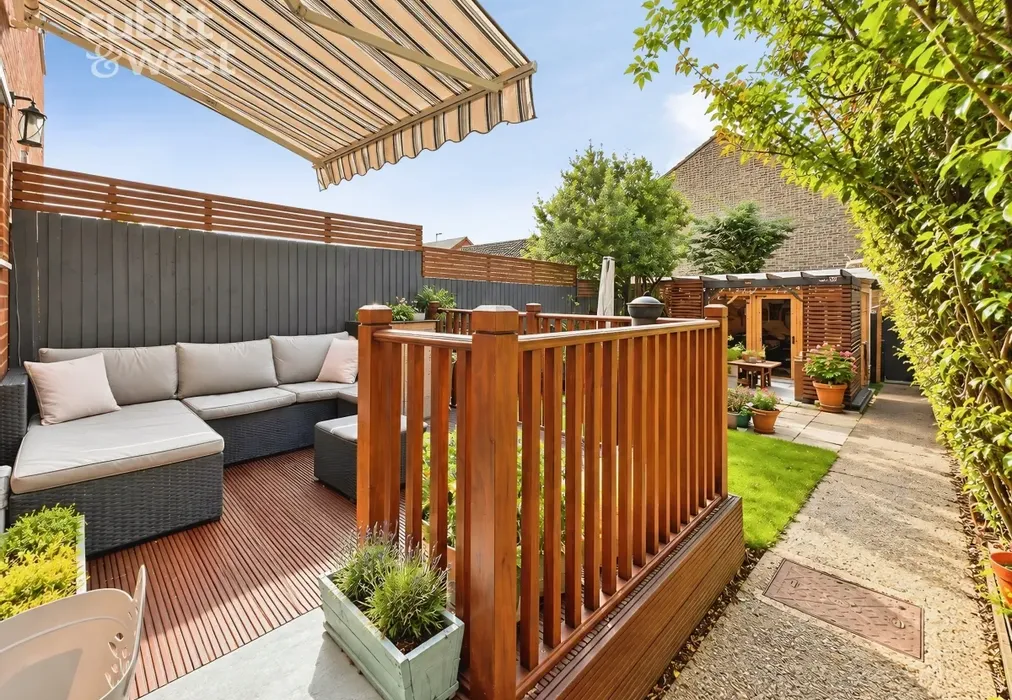 Decking - Pelham Rise, Peacehaven, BN10 - Wards of Kent