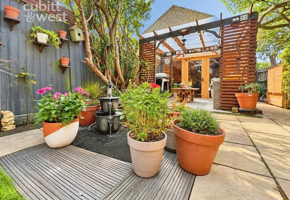 Garden/Summer House - Pelham Rise, Peacehaven, BN10 - Wards of Kent