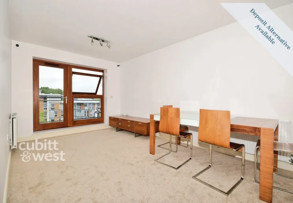 Living Room - Commonwealth Drive, Three Bridges, RH10 - Wards of Kent