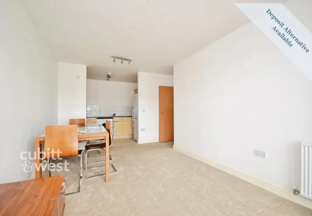 Living Room - Commonwealth Drive, Three Bridges, RH10 - Wards of Kent