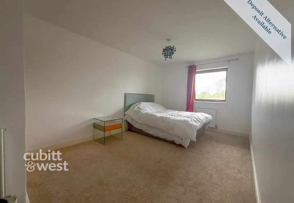 Bedroom 1 - Commonwealth Drive, Three Bridges, RH10 - Wards of Kent