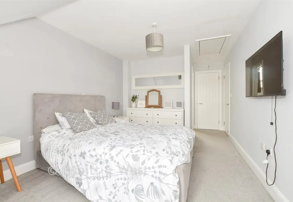 Bedroom 1 - Kings Close, Yapton, Arundel, West Sussex - Wards of Kent
