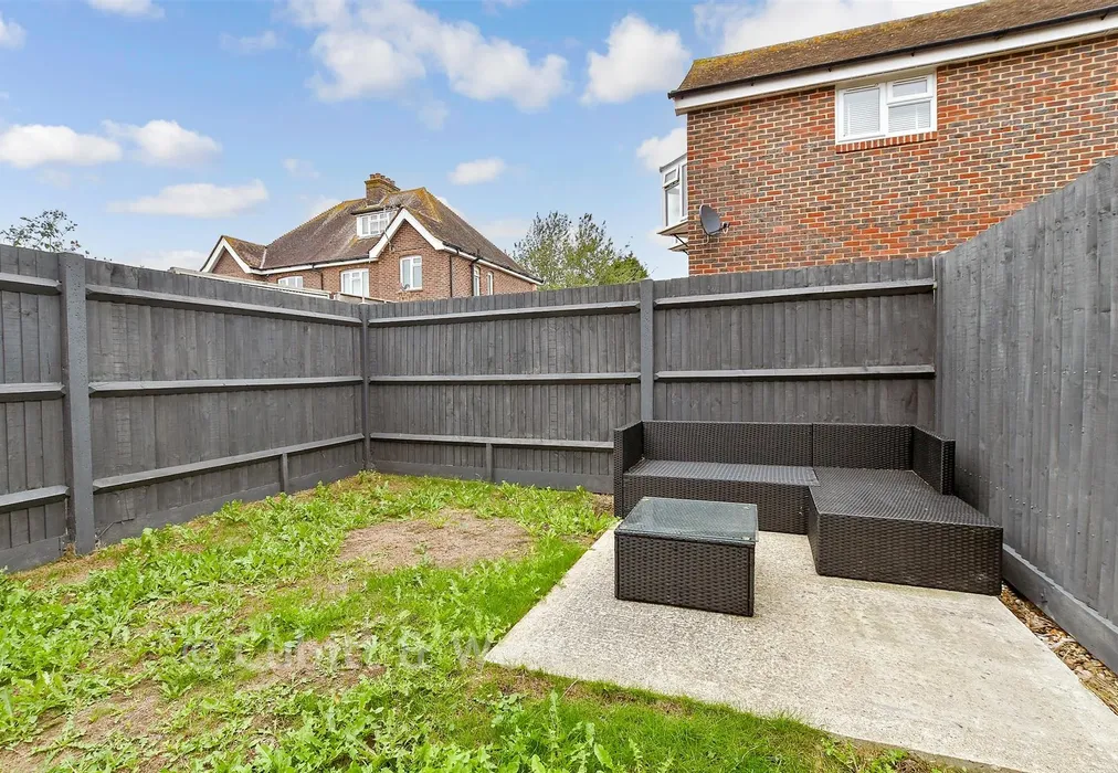 Rear Garden - Kings Close, Yapton, Arundel, West Sussex - Wards of Kent
