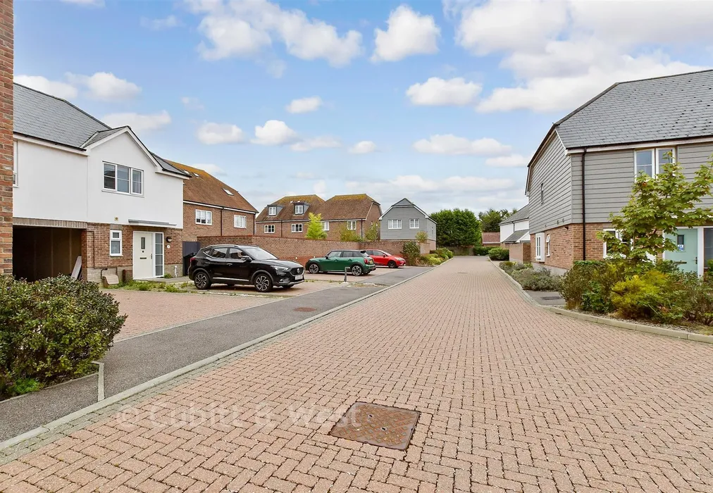 Driveway/Parking - Kings Close, Yapton, Arundel, West Sussex - Wards of Kent